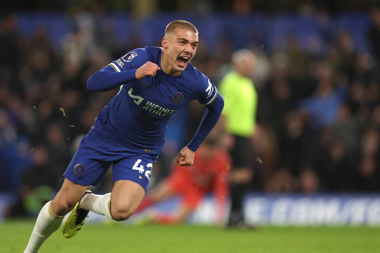 谭龙效力亚泰8年陪球队降级又冲超，如今再次跟随球队降级