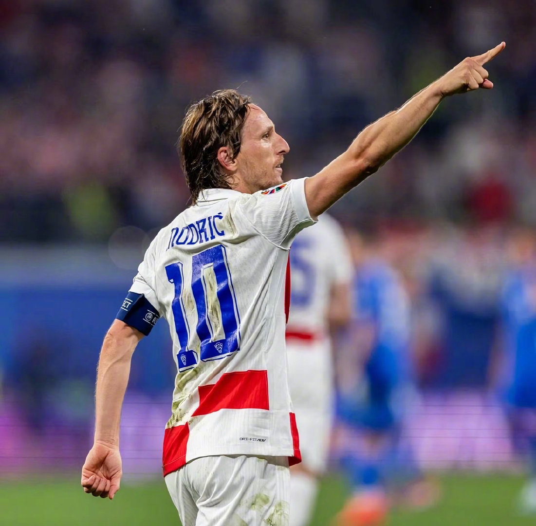 保罗赛季末将退役！请用一个词形容你心中的克里斯·保罗