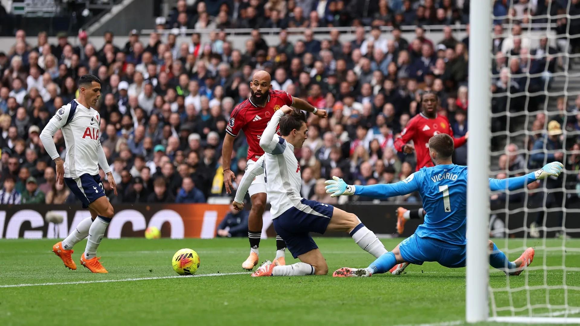 布尼达为何没首发？阿贾克斯主帅：他训练迟到了