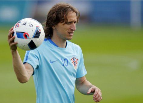 一河南球迷三轮车骑行19天，从郑州前往苏州观看足协杯决赛